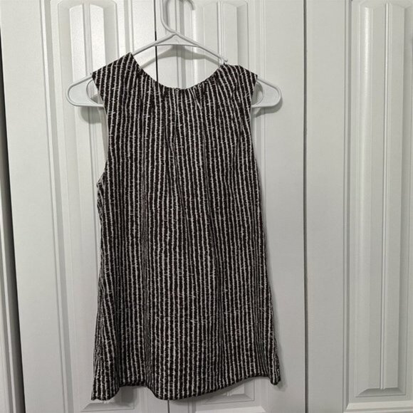 TORY BURCH SLEEVELESS SILK BLEND BLOUSE TANK TOP WOMENS SIZE 4 GEOMETRIC - Picture 1 of 10